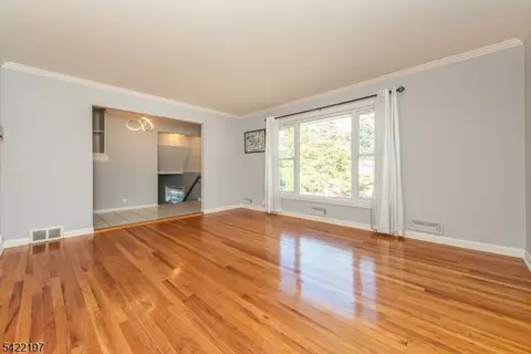27 Viewpoint Rd, Wayne, NJ 07470 photo 3