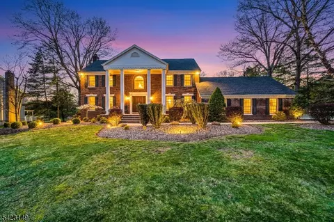 7 Jean Ct, Old Tappan, NJ 07675