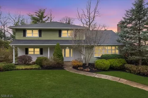 26 Crest Dr, New Providence, NJ 07974