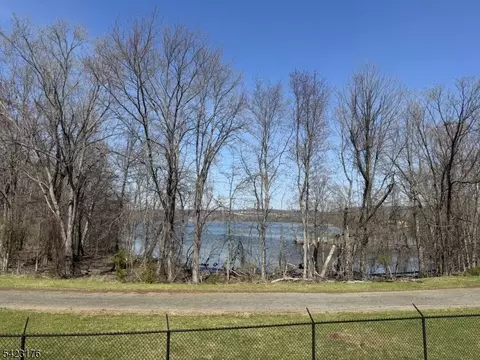 168 Levinberg Ln, Wayne, NJ 07470 photo 24