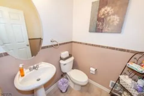 168 Levinberg Ln, Wayne, NJ 07470 photo 9