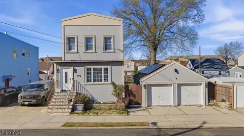 4 Jeanette St, Carteret, NJ 07008