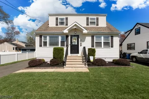 22 Andrew St, Green Brook, NJ 08812