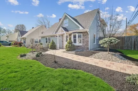 126 Greenbrook Rd, Green Brook, NJ 08812