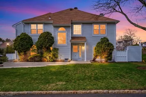 5 Ardsley Sq, Parlin, NJ 08859