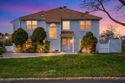 5 Ardsley Sq, Parlin, NJ 08859