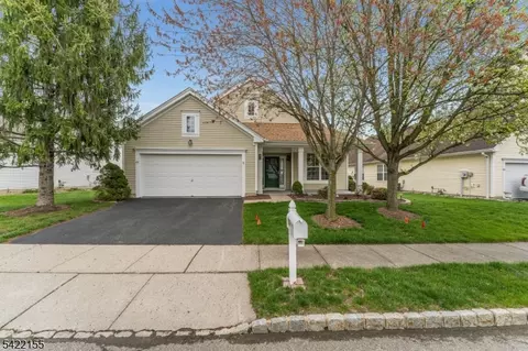 107 Kensington Cir, Belvidere, NJ 07823