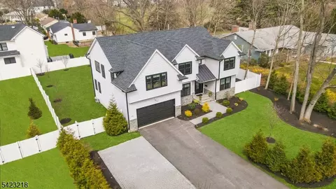203 Marcotte Ln, Bergenfield, NJ 07621