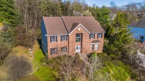 10 Pierson Ct, Mahwah, NJ 07430