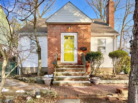 27 Jagoe St, Bergenfield, NJ 07621
