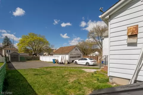 175 Duer St, North Plainfield, NJ 07060 photo 4