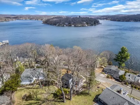 14 Bass Rock Rd, Hopatcong, NJ 07843