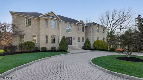 156 Washington Dr, Watchung, NJ 07069
