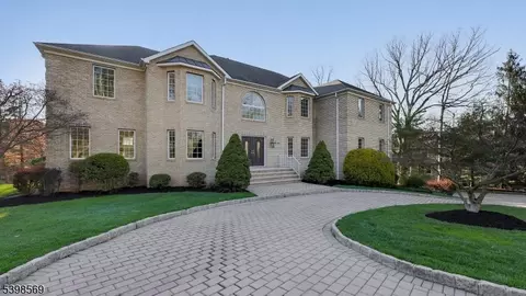 156 Washington Dr, Watchung, NJ 07069