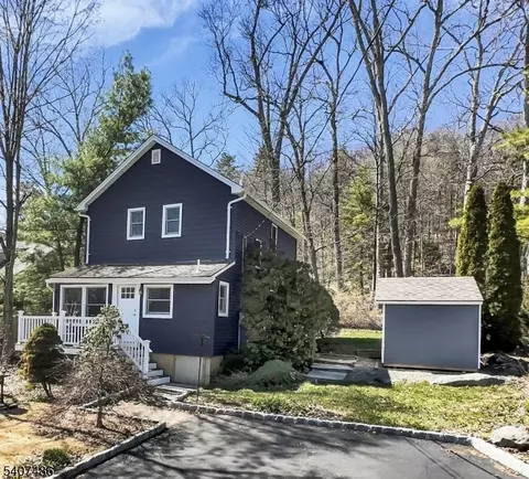 7 Shadowy Ln, West Milford, NJ 07480