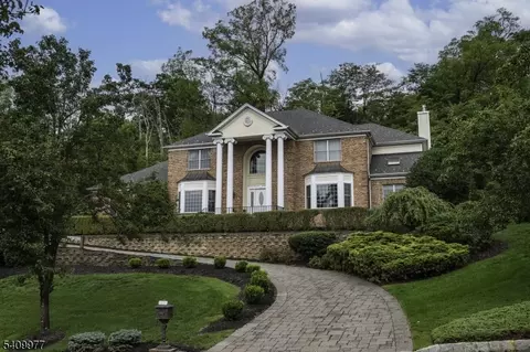 42 Kanouse Ln, Montville, NJ 07045