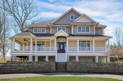 26 Sunset Rd, Livingston, NJ 07039