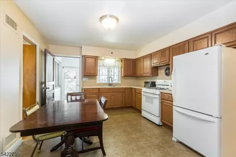 261 Terhune Ave, Passaic, NJ 07055 photo 9