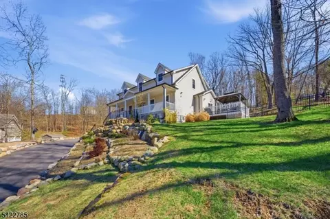 5 Laura Ln, Oakland, NJ 07436