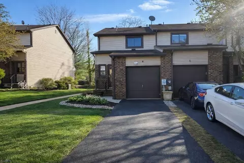 8 Chelsea Cir, Flemington, NJ 08822