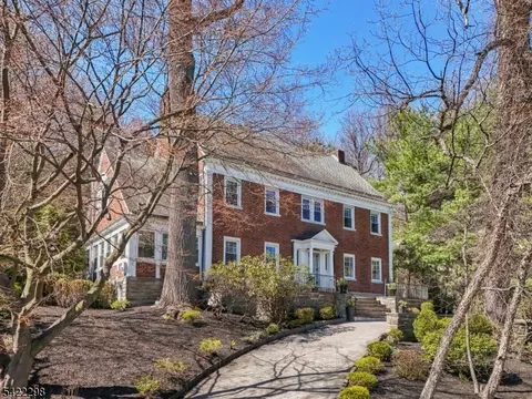 174 Highland Ave, Montclair, NJ 07042