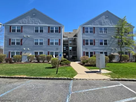64 Dayton Ct #205, Hackettstown, NJ 07840