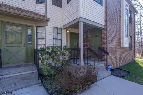 2706 Lighthouse Ln, Parlin, NJ 08859