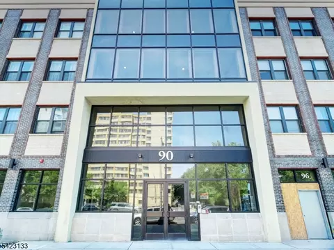 90 Clinton Ave #204, Newark, NJ 07114