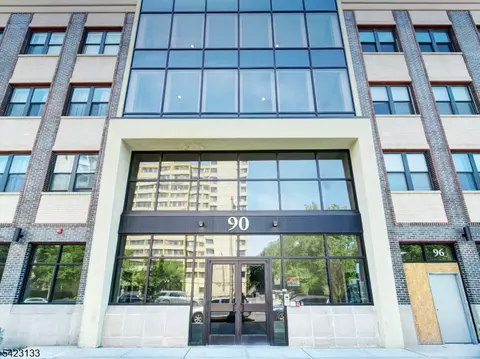90 Clinton Ave #204, Newark, NJ 07114