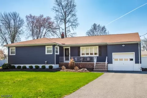 15 Green Meadows Rd, Fairfield, NJ 07004