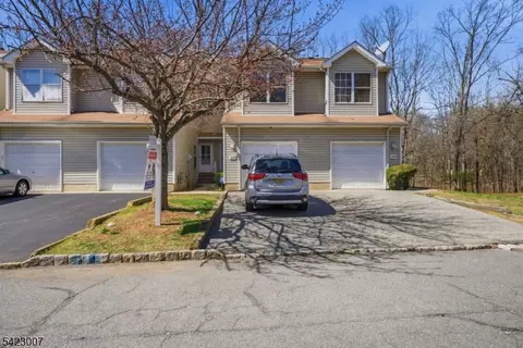 1142 Oakcroft Ln, Somerset, NJ 08873