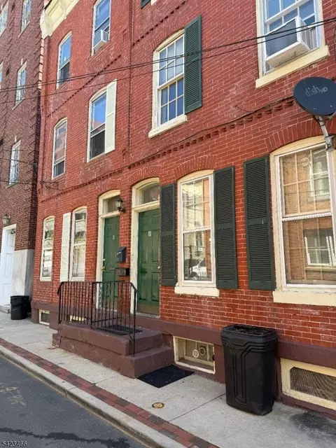8 Peace St, Trenton, NJ 08608