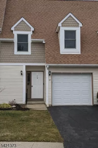 17 Heritage Ln, Hamburg, NJ 07419