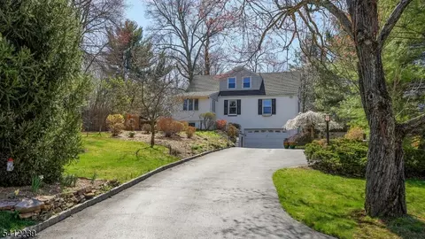 67 Madison St, Gillette, NJ 07933