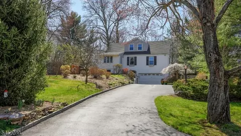 67 Madison St, Gillette, NJ 07933