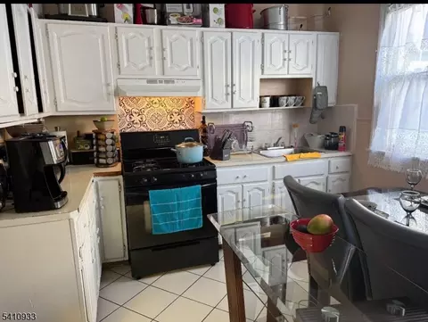 922 Grove St, Irvington, NJ 07111
