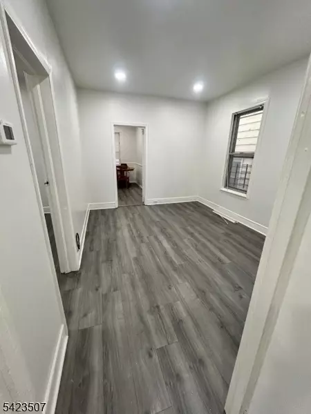 525 Franklin St, Elizabeth City, NJ 07206