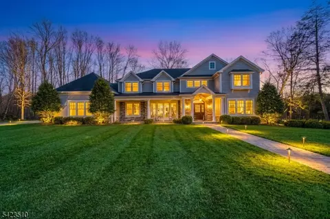 106 Koch Ln, Old Tappan, NJ 07675