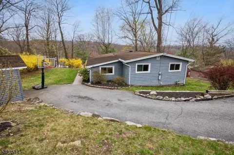 10 Laurel Trl, Kinnelon, NJ 07405 photo 2