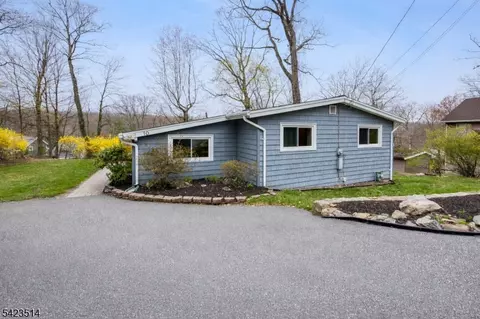 10 Laurel Trl, Kinnelon, NJ 07405