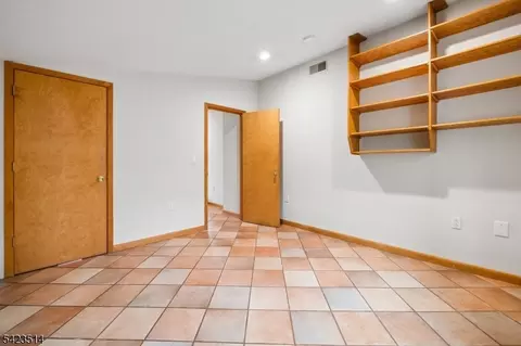 10 Laurel Trl, Kinnelon, NJ 07405 photo 14