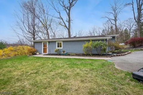 10 Laurel Trl, Kinnelon, NJ 07405 photo 4