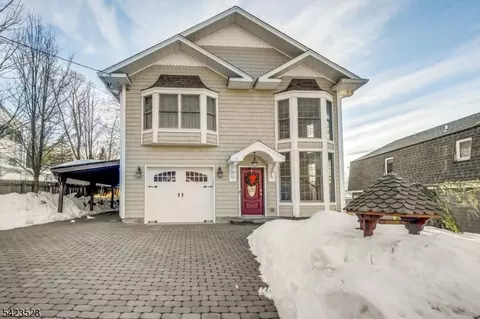 9 Dead End Rd, Newfoundland, NJ 07435