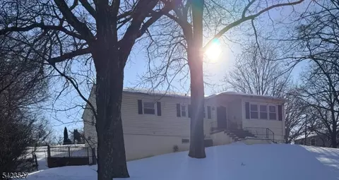 25 Edgemere Rd, Livingston, NJ 07039