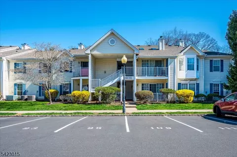 95 Sapphire Ln, Franklin Park, NJ 08823