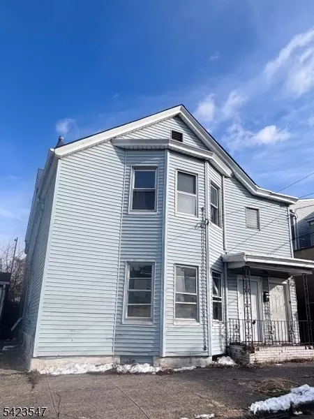 9 Sparrow St, Paterson, NJ 07524
