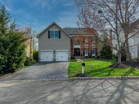 36 Vanderveer Dr, Basking Ridge, NJ 07920