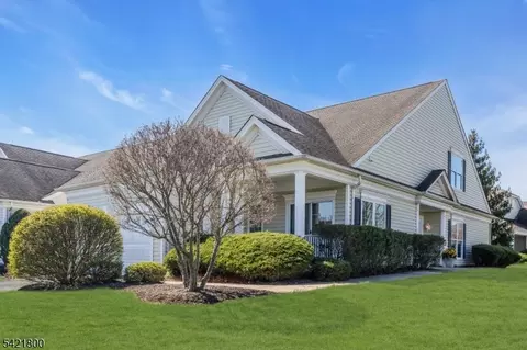 180 Stone Manor Dr, Somerset, NJ 08873