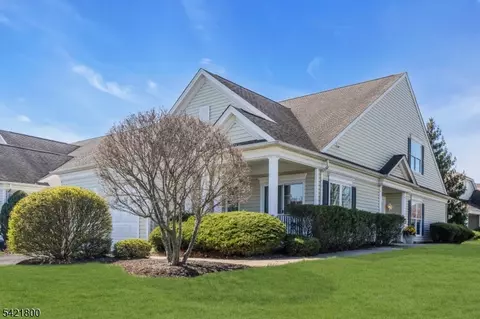 180 Stone Manor Dr, Somerset, NJ 08873