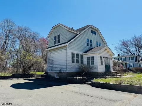 16 Canfield Ave, Mine Hill, NJ 07803